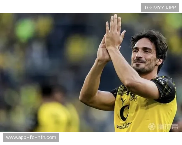 多特胡梅尔斯后插头球力量惊人，瞬间惊艳全场